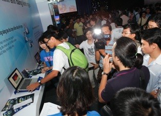 Hơn 10.000 lượt khách đến ASUS Expo 2012 ảnh 5