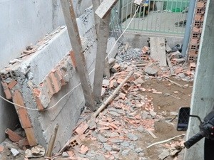 Sập mái hiên Nhà văn hóa làm 4 người bị thương ảnh 1