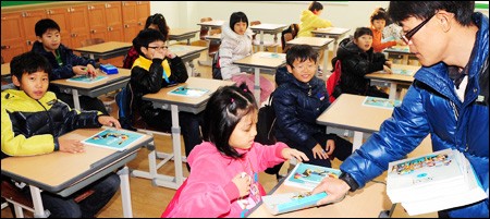 Hàn Quốc thiếu trầm trọng thầy giáo tiểu học ảnh 1