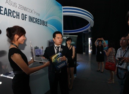 Hơn 10.000 lượt khách đến ASUS Expo 2012 ảnh 4