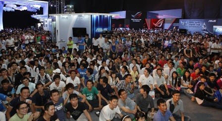 Hơn 10.000 lượt khách đến ASUS Expo 2012 ảnh 1