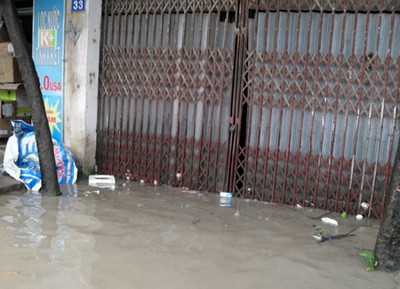 Giao thông Hà Nội “khốn đốn” với mưa to, đường ngập, ùn tắc ảnh 9