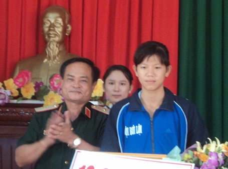 Cần Thơ: Tuyên dương kiện tướng bơi lội quốc gia 14 tuổi ảnh 1