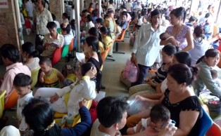 Nhiều bệnh viện thích... quá tải ảnh 1