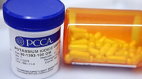 En France, les comprimés d'iode stable, qui permettent de protéger la thyroïde des radiations, sont distribués sur ordre des préfets.