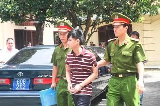 Làm "trò người lớn" với bé 13 tuổi, ngồi tù 14 năm ảnh 1