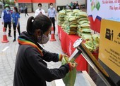 Trường đại học mở “ATM gạo” giúp người nghèo trong dịch COVID
