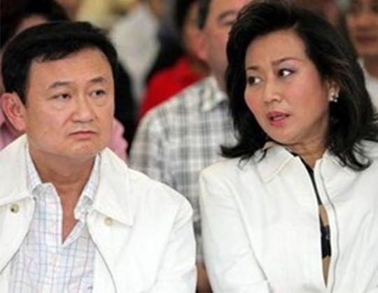 Đi mua sắm, vợ cũ ông Thaksin bị người biểu tình rượt đuổi ảnh 1