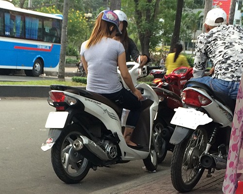 Bài 1: &aposChợ&apos mại dâm di động lớn nhất Sài Gòn