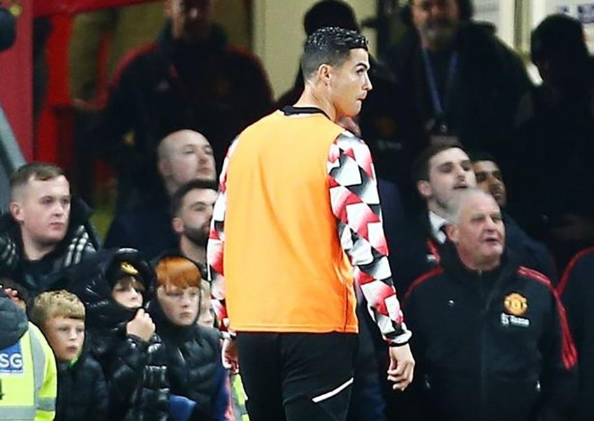 Ronaldo được yêu cầu im lặng và tôn trọng Ten Hag ảnh 2