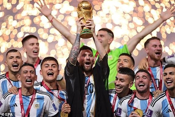 Chùm ảnh Argentina vô địch World Cup và cảm xúc trái ngược giữa Messi -  Mbappe