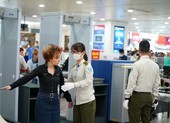 Quá cảnh ở nước có dịch bị từ chối nhập cảnh tại Tân Sơn Nhất