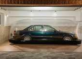 Xe sang BMW nằm trong bong bóng bơm hơi suốt hai thập kỷ