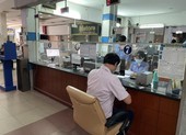 Những hành khách đầu tiên đến ga Sài Gòn mua vé tàu về quê