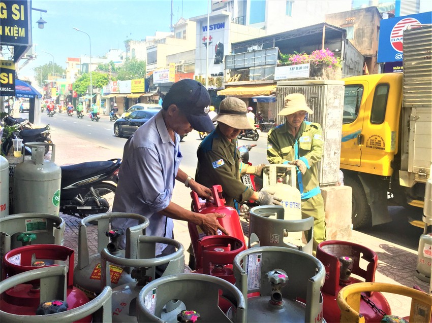 Giá gas đầu năm 2023 giảm mạnh đến 23.000 đồng/bình 12kg ảnh 1