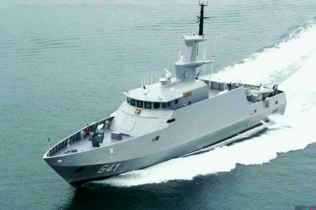 Không thể không nhắc đến một thành tựu của nền công nghiệp quốc phòng Indonesia là mẫu tàu tên lửa cao tốc KCR-40. Hiện nay hải quân Indonesia có 4 tàu loại này Không thể không nhắc đến một thành tựu của nền công nghiệp quốc phòng Indonesia là mẫu tàu tên lửa cao tốc KCR-40. Hiện nay hải quân Indonesia có 4 tàu loại này
