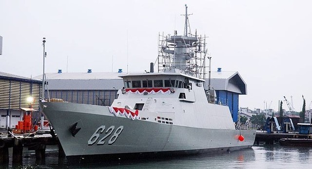 Dựa trên việc đóng các tàu KCR-40, mới đây hải quân Indonesia cũng trình làng mẫu tàu tên lửa cao tốc KCR-60 đầu tiên của nước này. Tàu KCR-60 có chiều dài 60m, tàu được trang bị 1 pháo 57mm, 2 tên lửa chống hạm C-705 Dựa trên việc đóng các tàu KCR-40, mới đây hải quân Indonesia cũng trình làng mẫu tàu tên lửa cao tốc KCR-60 đầu tiên của nước này. Tàu KCR-60 có chiều dài 60m, tàu được trang bị 1 pháo 57mm, 2 tên lửa chống hạm C-705