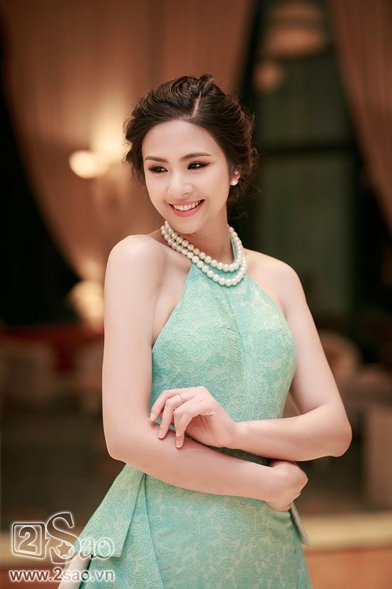 Ngọc Hân hở lưng trần táo bạo ảnh 9