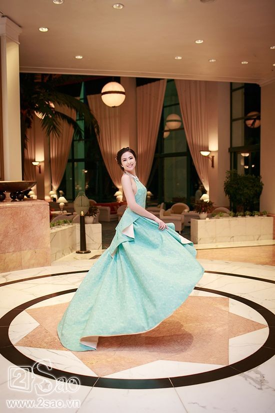 Ngọc Hân hở lưng trần táo bạo ảnh 13