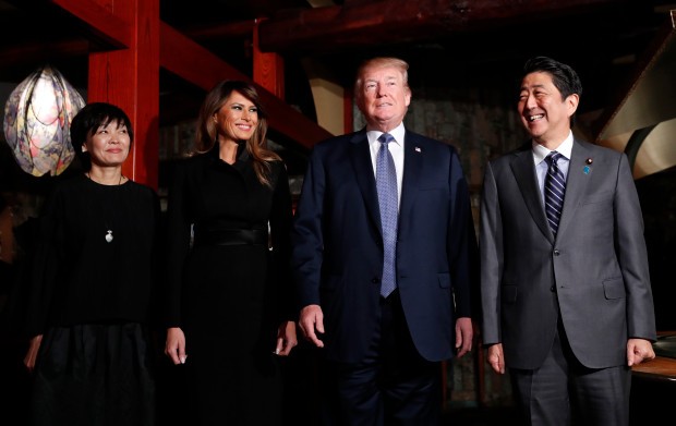 'Bộ sưu tập thời trang' của bà Trump khi công du châu Á ảnh 5