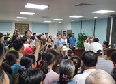 Hàng trăm người “vây” công ty bất động sản đòi sổ đỏ suốt đêm
