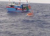 Bàn giao 32 ngư dân Trung Quốc được ngư dân Lý Sơn cứu