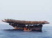 9 người bám phao sống sót khi tàu chìm ở vùng biển Hoàng Sa