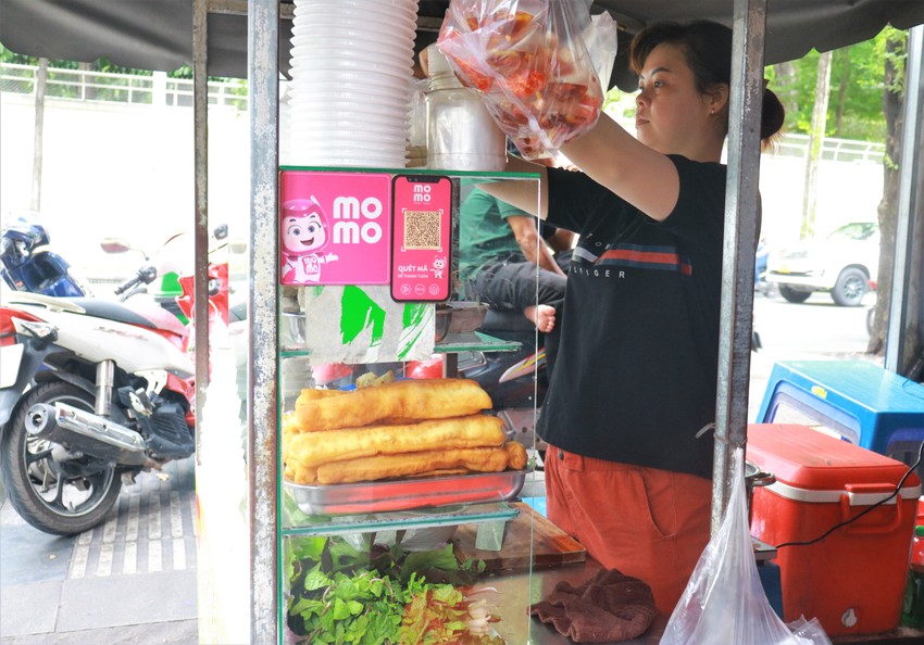 Bánh mì, trà sữa, đá me… cũng quét mã QR ảnh 1