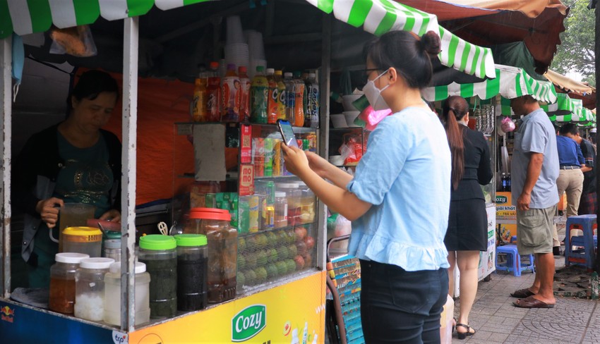 Bánh mì, trà sữa, đá me… cũng quét mã QR ảnh 2
