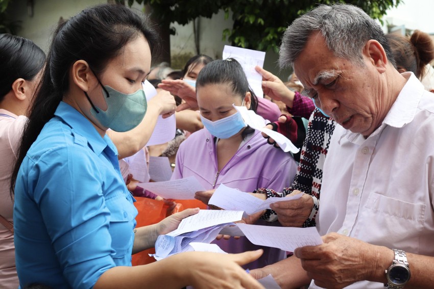 Phiên chợ 0 đồng cho người dân khó khăn trong dịp lễ 2-9 ảnh 1