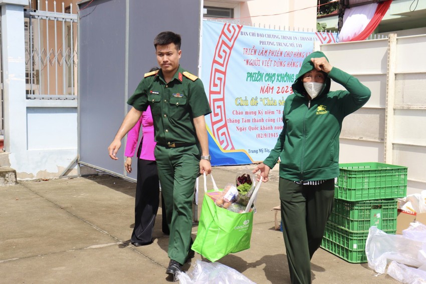 Phiên chợ 0 đồng cho người dân khó khăn trong dịp lễ 2-9 ảnh 7