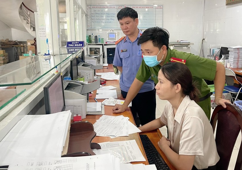 BHXH Việt Nam thông tin sau vụ bắt giữ hàng ngàn Giấy chứng nhận 'lậu' để hưởng bảo hiểm ở Đồng Nai ảnh 1