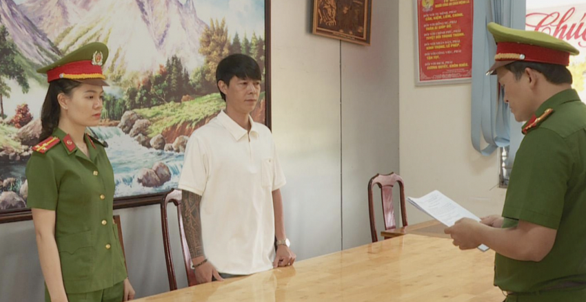 Bắt giam người đàn ông buôn bán móng gấu ngựa ảnh 1