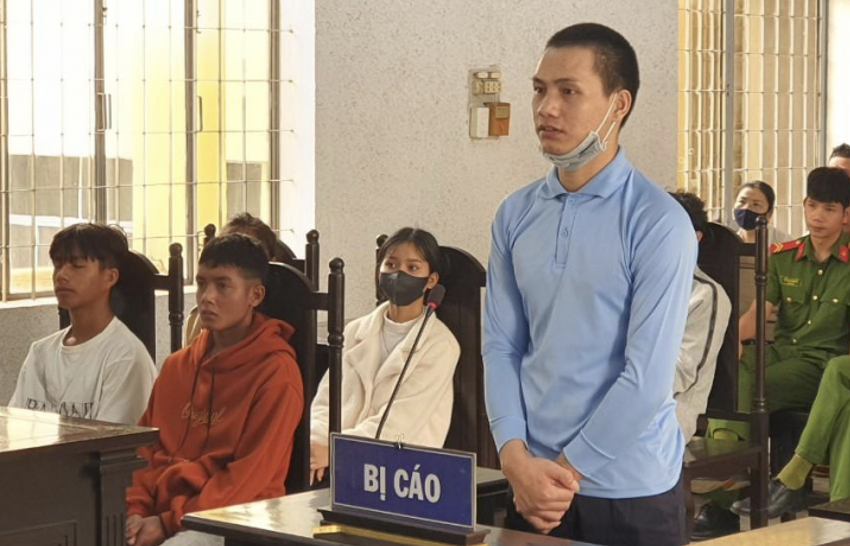 Dùng hung khí giết người vì cháu bị dọa đánh ảnh 1