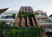 Độc đáo ngôi nhà kiểu Trung bộ giữa lòng Sài Gòn