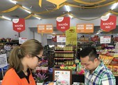 Phí tin nhắn ngân hàng tăng sốc, khách hàng kêu trời