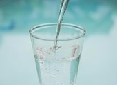 5 cách uống nước nguy hiểm khôn lường