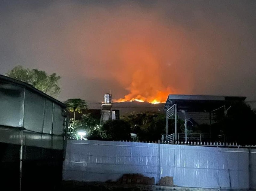 Big fire on Dai Binh mountain, Lam Dong province photo 7