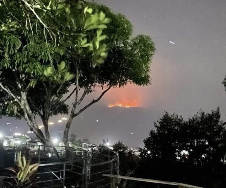 Big fire on Dai Binh mountain, Lam Dong province photo 2