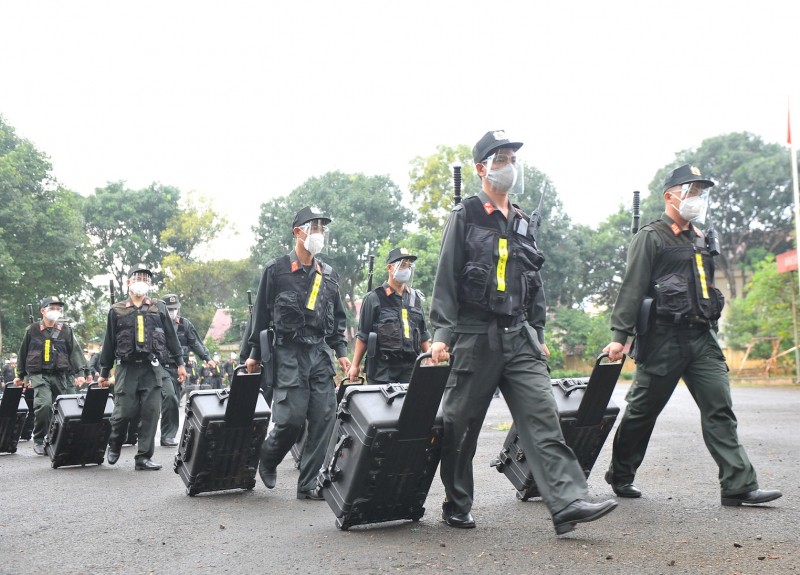 Cảnh sát cơ động Kỵ binh diễu hành báo cáo kết quả trước đại biểu Quốc hội