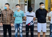 Đặt vòng hoa, ném chất bẩn vào nhà chị của con nợ