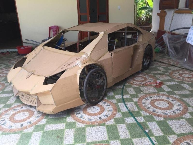 Siêu xe Lamborghini bằng bìa giấy carton gây bão MXH