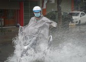 Mưa to, đường ngập, nhiều xe chết máy tại Đà Nẵng