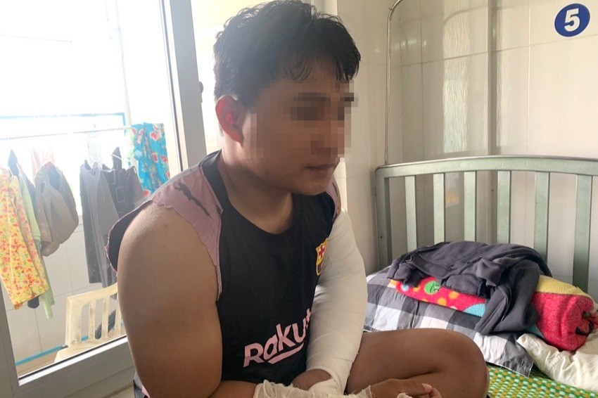 Vụ shipper bị đánh gãy 2 tay: Có dấu hiệu tội cố ý gây thương tích ảnh 1