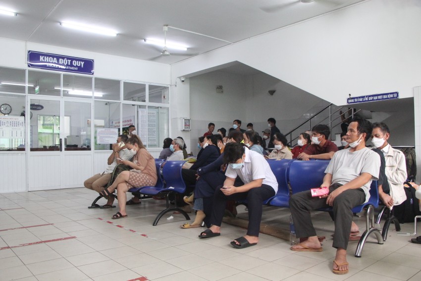 Da Nang Hospital treated more than 400 people with strokes in just 1 month Photo 2