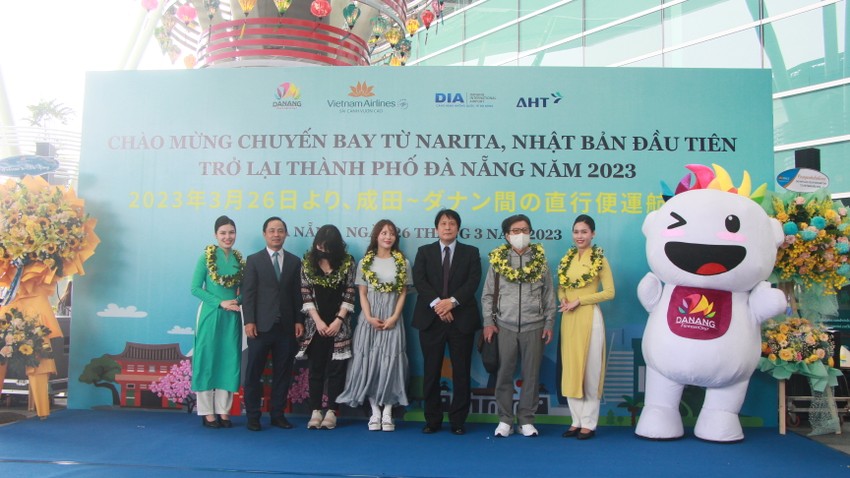 First flight from Narita to Da Nang after nearly 3 years of hiatus due to photo translation 2