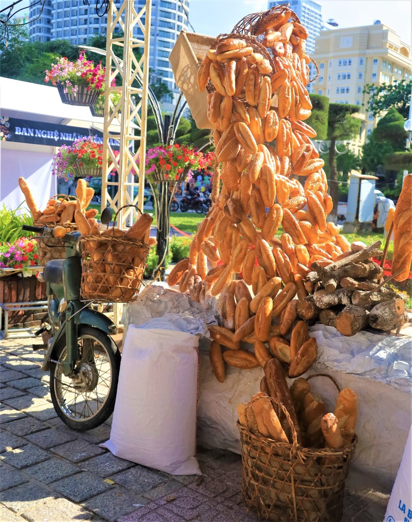 Chiêm ngưỡng cụm bánh mì đặc ruột “khủng” ở Nha Trang ảnh 3