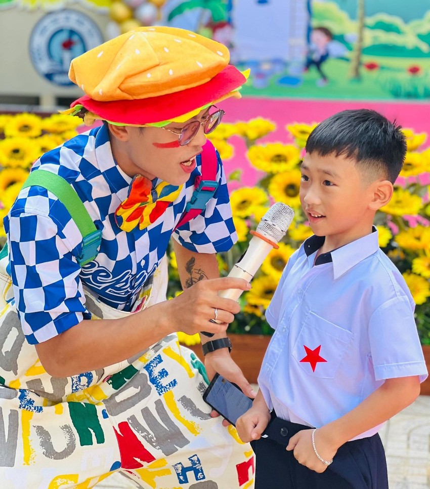 Học sinh lớp 1 khóc, cười trong ngày tựu trường ảnh 8