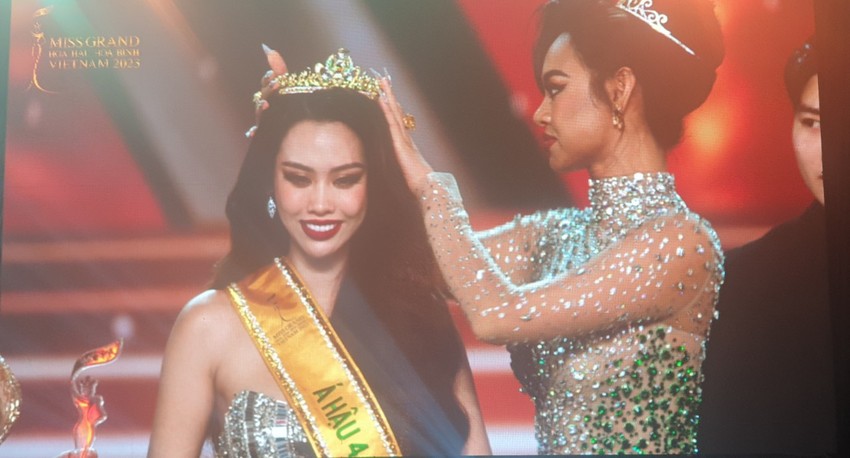 Le Hoang Phuong, the beauty of Khanh Hoa was crowned Miss Grand Vietnam 2023, the audience burst into photos 7