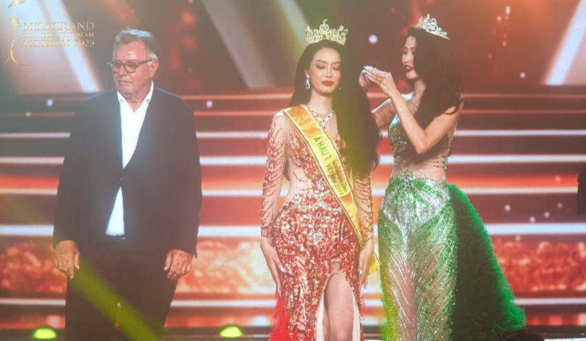 Le Hoang Phuong, the beauty of Khanh Hoa was crowned Miss Grand Vietnam 2023, the audience burst into photos 4